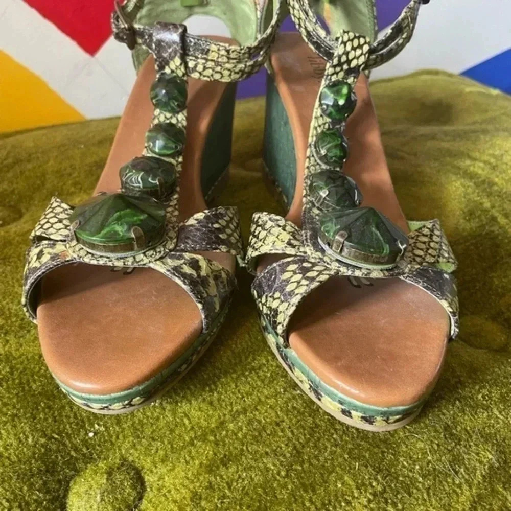 Libby. Edelman 6.5 W wedge jeweled heel snake skin green super cute! - Picture 4 of 7